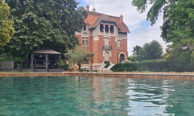 Albefeuille-Lagarde Bed & Breakfast | Chateau Mezger