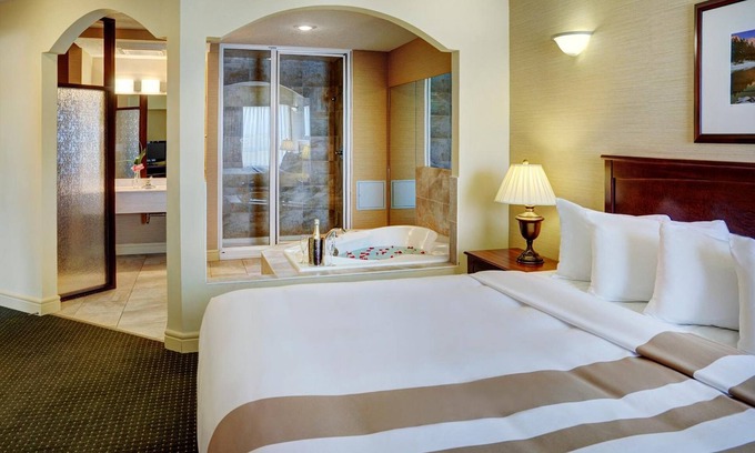 North Central Edmonton Hotel | Chateau Nova Kingsway
