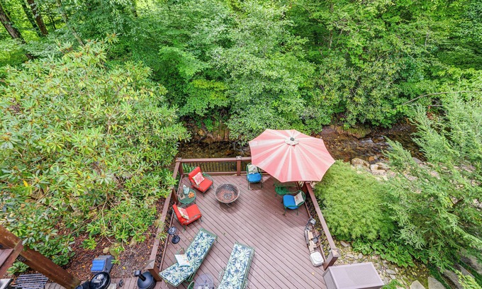 Hayesville Apartment | 'Chateau on Compass Creek' Hayesville Apartment!