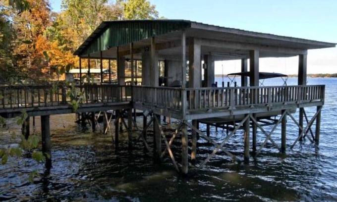 Negreet House | Chateau Rouge-3 BR / 2 1/2 Baths*Sleeps 10*Lakefront House is great for a group.