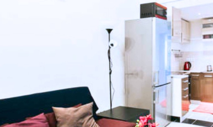 Belso-Ferencvaros Apartment | Cheap & Central, Private Room in Social Flat