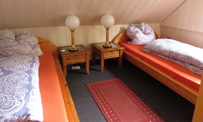 Neuende Apartment | cheap vacation easy access
