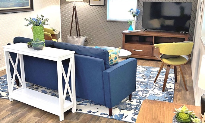 Springdale House | Cheatham Cottage--Convenient and Cozy!
