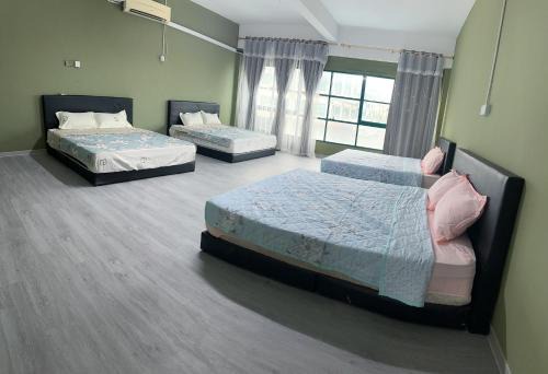 Sibu Apartment | Check In Studio Homestay 15pax 1 Big Room with 4 kingsize 2 single matress Spacious space Super Budget
