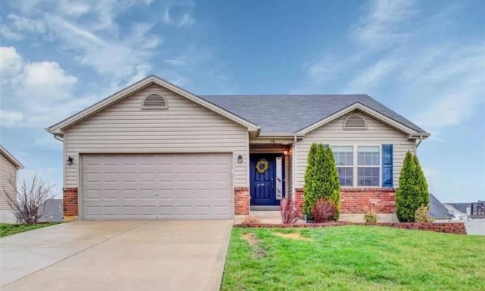 Troy Apartment | Cheerful 1-bedroom whitin residential home with free parking