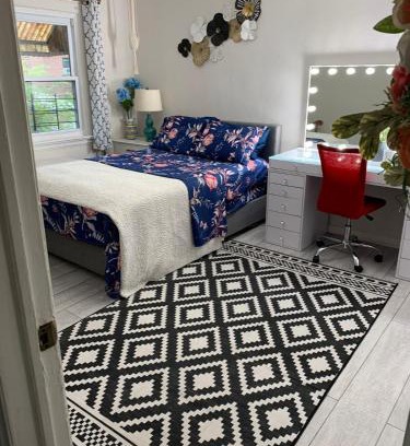 Queens House | Cheerful 2 BED ROOMS Apartment in heart of Queens