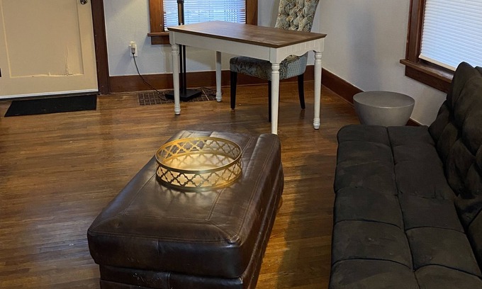 Atchison House | Cheerful 2 Bedroom Home with Parking and WiFi