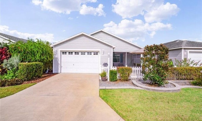 Buttonwood Villa | Cheerful 2 Bedroom Villa with Golf Cart and a GREAT Location!