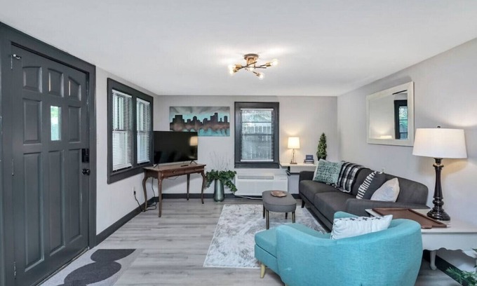 Earlewood House | Cheerful 2BR in Earlewood