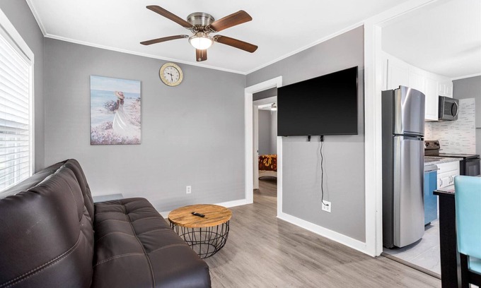 Clearwater House | Cheerful 2BR - Patio - Backyard - Near Clearwater Beach