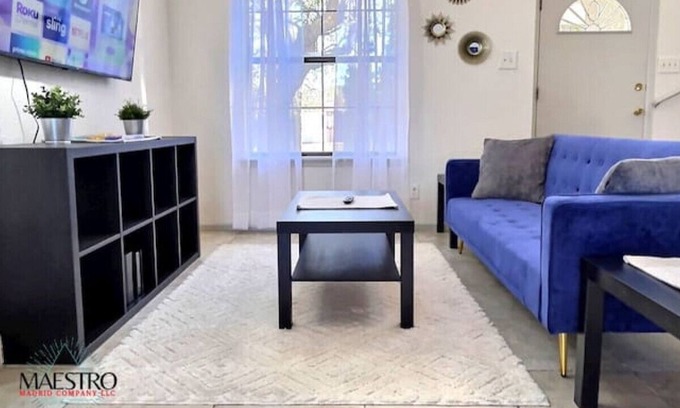 Northeast El Paso House | ?⭐️ cheerful 3-bed · Cheerful 3-Bedroom with Fireplace