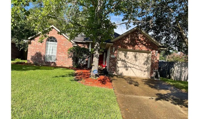 Shreveport House | Cheerful 3-bedroom 2bathroom with garage