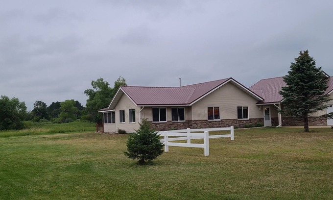 Ottertail House | Cheerful 3-bedroom, 6 acre home on the lake!