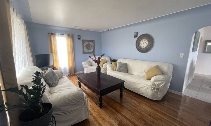 Cheyenne House | Cheerful 3-bedroom home centrally located