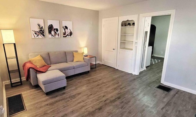 Dayton House | Cheerful 3 Bedroom Residential Home in Dayton