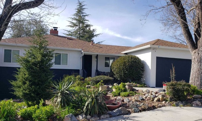 Lafayette House | Cheerful 3 Bedroom with Outdoor Deck!