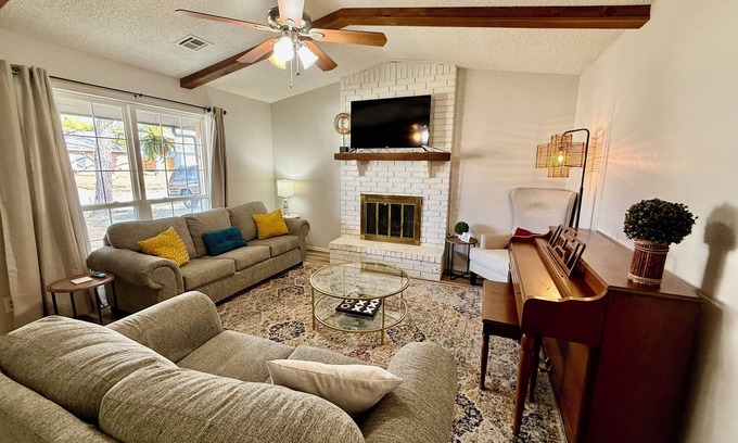 Broken Arrow House | Cheerful 3-br home w/gourmet coffee bar, patio, fenced backyard