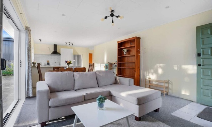 Birkdale House | Cheerful 3BR Home With Free WiFi & Netflix
