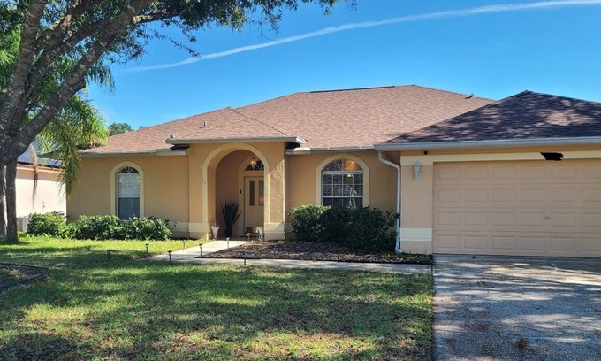 Grand Oaks House | Cheerful 4 Bd 3 Ba Home with Screened Patio & Pool