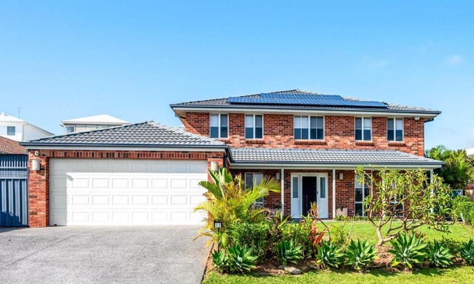Caves Beach House | Cheerful 4-bedroom family retreat in Caves Beach