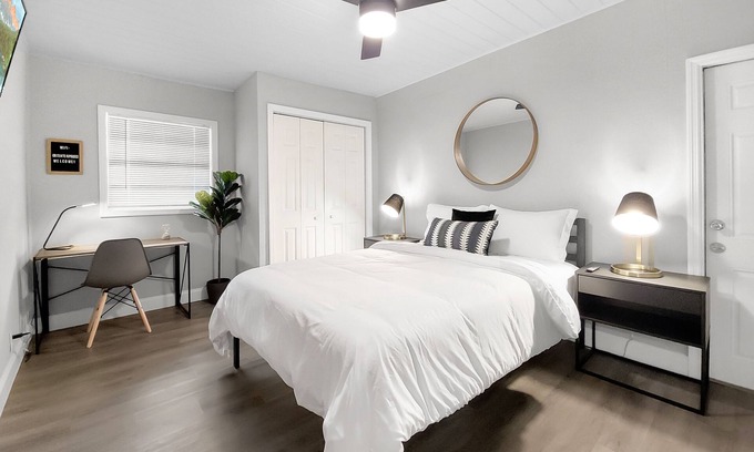Lutz House | Cheerful 4-bedroom Home near Bush Gardens