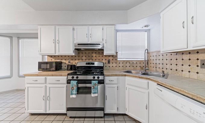 El Paso House | Cheerful 4-Bedroom near Mountains of West El Paso