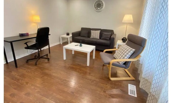 Hamilton House | Cheerful 4 Bedrooms Bungalow House