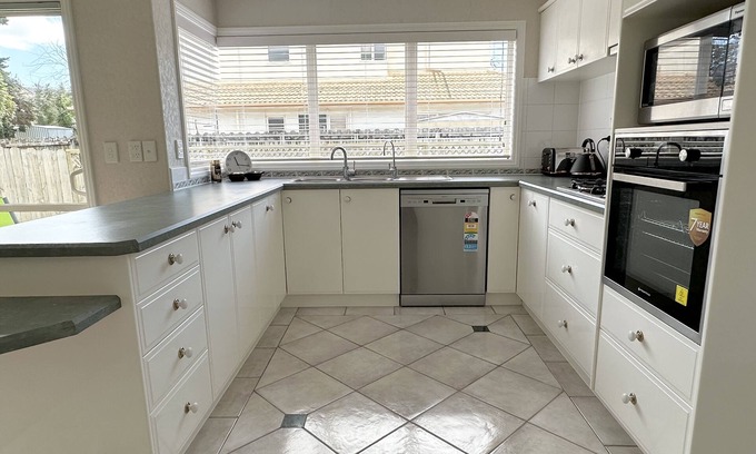 Dannemora House | Cheerful 4 bedrooms home with stunning sunshine