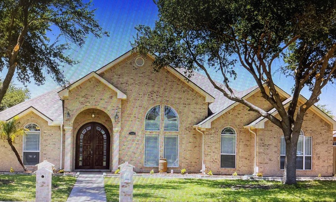 McAllen Villa | Cheerful 4 BR place with pool, game room and after pool rest area