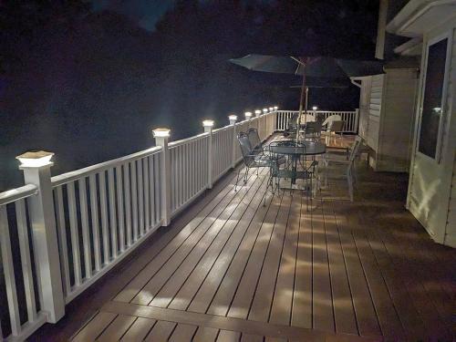 Livingston Villa | Cheerful 4Br Water View Lakehouse with Dock & More
