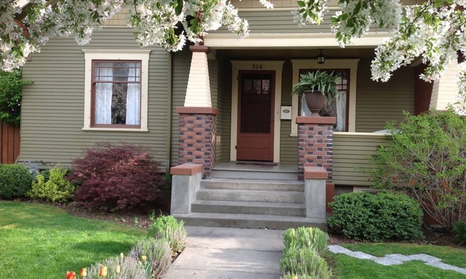 Walla Walla House | Cheerful And Spacious Home For Lovers Of Good Food And Wine