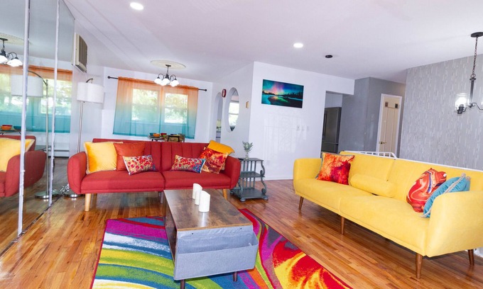 Baldwin House | Cheerful & Beautiful 3-Bedroom Ranch with parking in Baldwin, NY