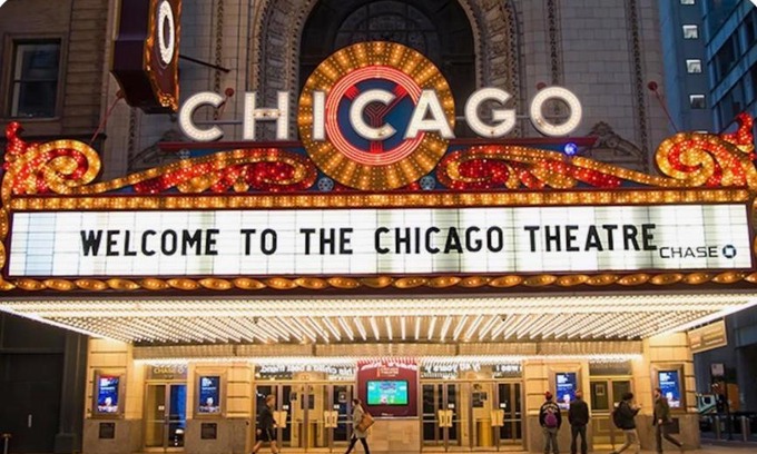 Austin House | Cheerful bedroom free parking approx 15 mins to downtown Chicago!