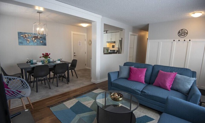 Prince George House | Cheerful Bright 3BDR Quiet Neighborhood Dog Friendly