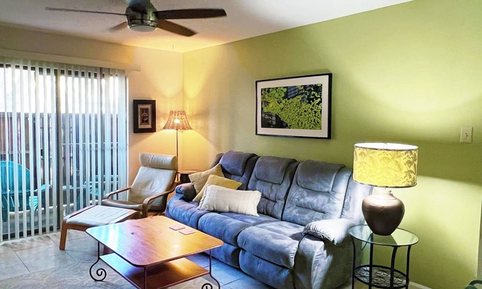 El Lago Condo | Cheerful Calming Condo near Clear Lake, NASA, Kemah, League City, and Pasadena.