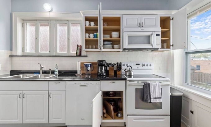 St. Louis House | Cheerful Charm, Ideal 4 Longer Stays, Fast WiFi