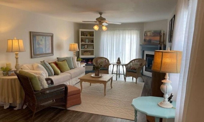 Wheeler House | Cheerful, charming, super comfy 2BR 2Bath Condo