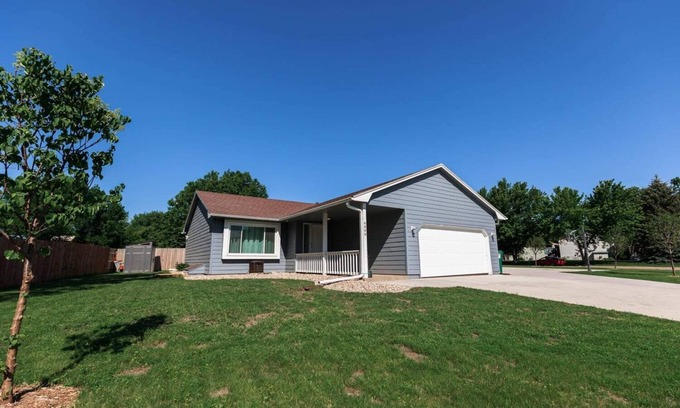 Sioux Falls House | Cheerful Family Home w/Basketball Court/Gazebo
