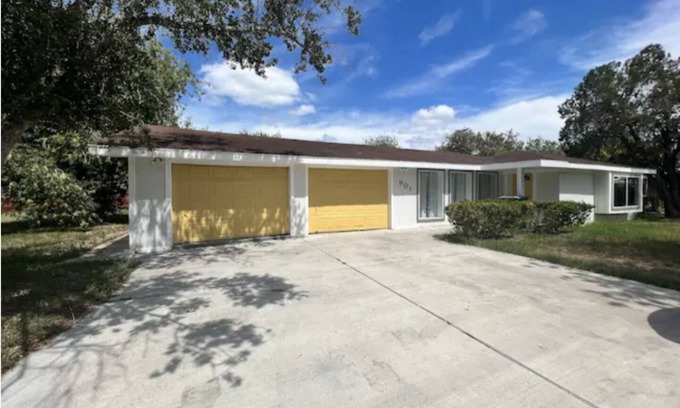 Harlingen House | Cheerful Harlingen, TX Home Close to Everything!