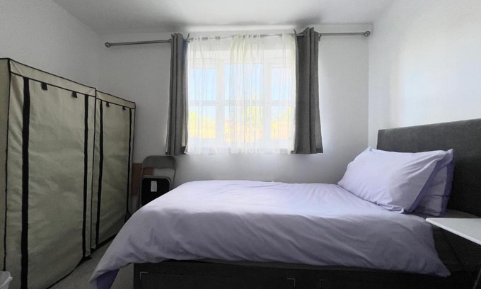 Heeley House | Cheerful Heeley Home