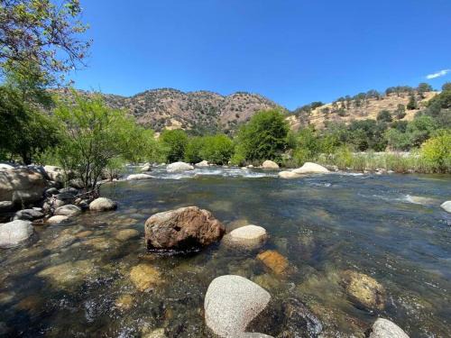 Three Rivers House | CHEERFUL HOUSE WITH RIVER AND MOUNTAIN VIEWS! NEW