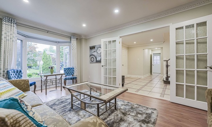 Richmond Hill Villa | Cheerful luxury 7 bedroom/7 washroom ravine house