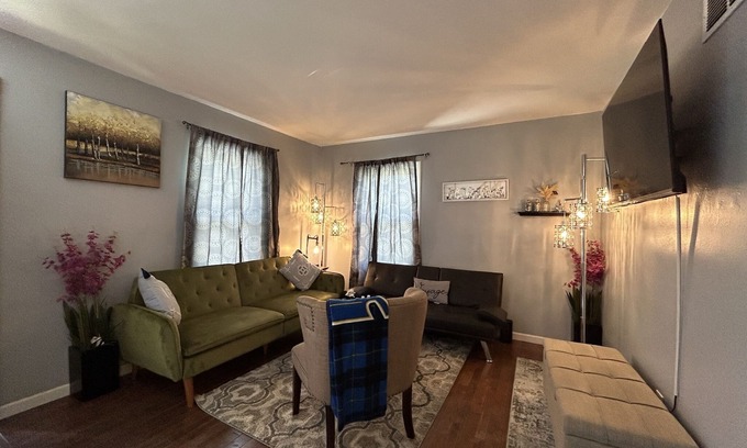 Overland House | Cheerful residential house with all yours needs.