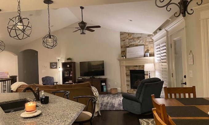 Rock Springs House | Cheerful, spacious, sunny & comfy 4-bdrm home