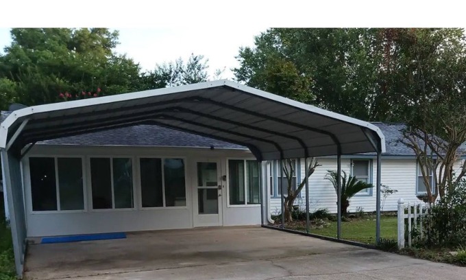 West Pensacola House | Cheerful three bedroom home in Pensacola Fla