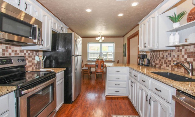 Jenks House | Cheerful Three Bedroom Home Jenks/Tulsa Oklahoma