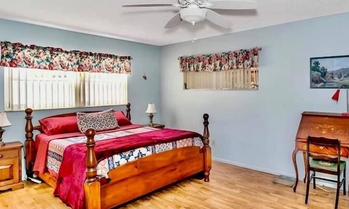 Park Lake Estates House | Cheerful Two-Bedroom Abode with Spacious Parking