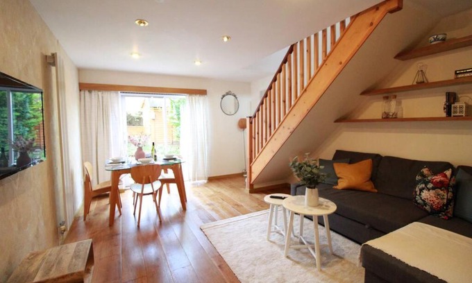 Littlemore House | Cheerful Two-Bedroom Residential Home