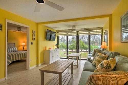 Iona Apartment | Cheery Condo with Pool Access 3 Miles to Beach!