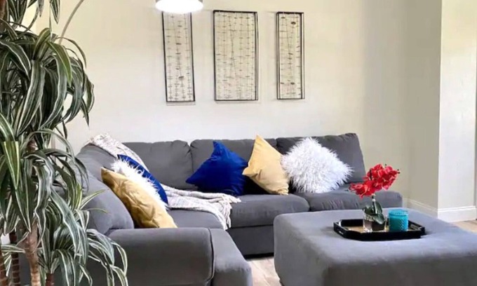 Paver Park House | Cheery Fenced Home Pets Welcome